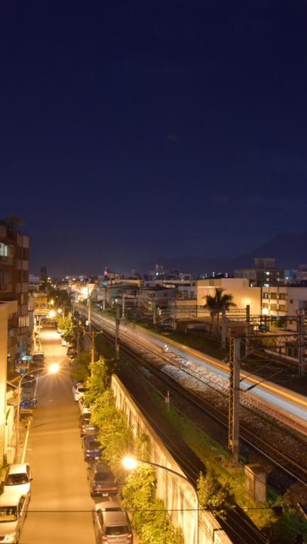 Railway Hualien Hostel Esterno foto