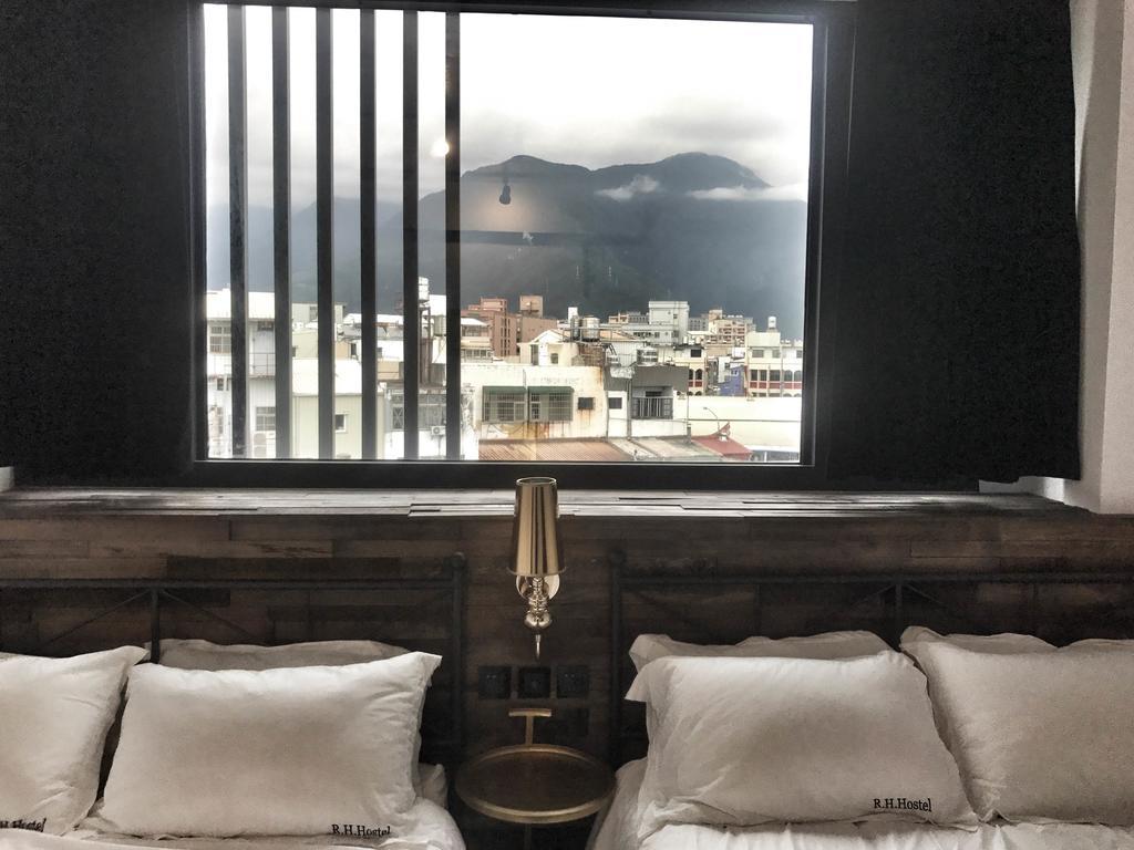 Railway Hualien Hostel Esterno foto